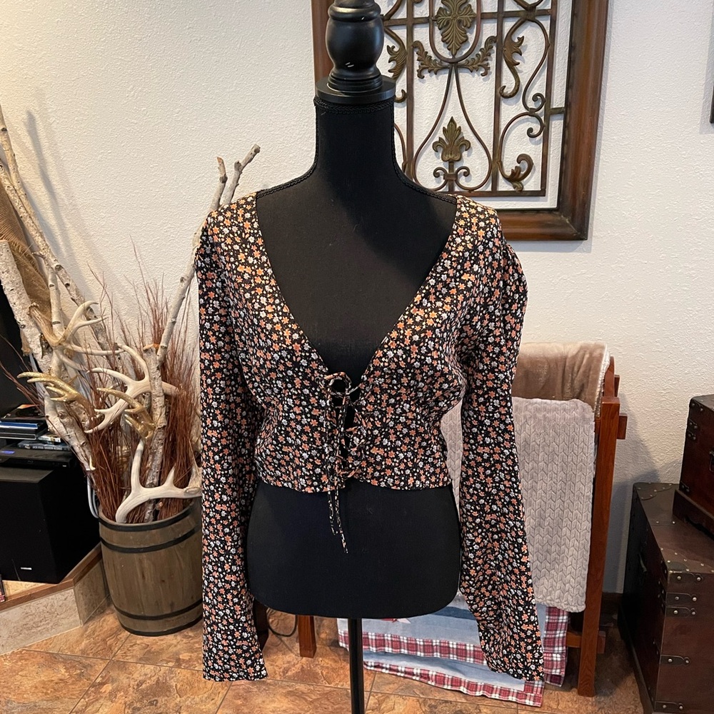 Crop front lace blouse